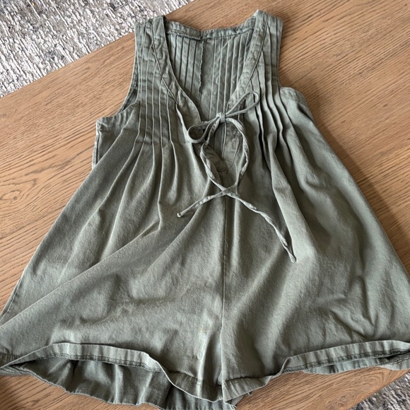 SHEIN Olive Green Sleeveless Romper - Picture 1 of 2